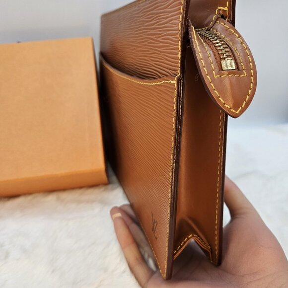 Louis Vuitton  Epi Pochette Clutch Bag - Picture 7 of 17